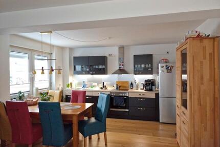 Geräumige 2 Zi-Wohnung im grünen Habichtswald