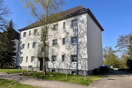 HORN IMMOBILIEN++ Neustrelitz, Mehrfamilienhaus mit 6 WE, Balkone, Stellplätze und Keller -vermietet-