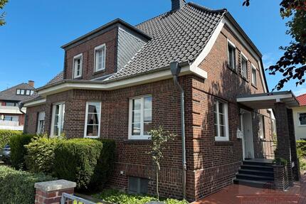 IMMOBILIEN GUMNIOR präsentiert: sanierte Altbauwohnung im Erdgeschoss in zentraler Lage von Neuenkirchen