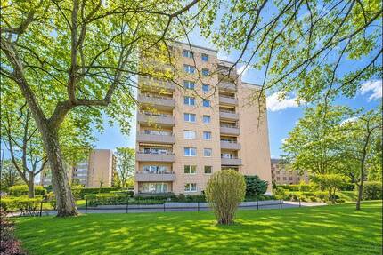 Sonnenverwöhnte 2-Zimmer-Wohnung mit Westbalkon und herrlichem Weitblick - Wedel
