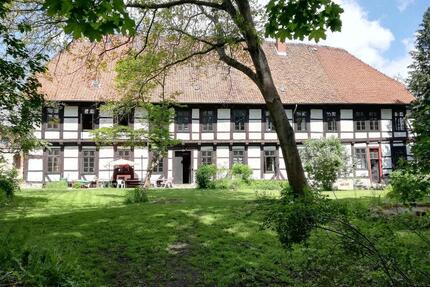 Geräumige 4-Zimmer-Wohnung, idyllisch gelegen in der Burg Campen - Lehre