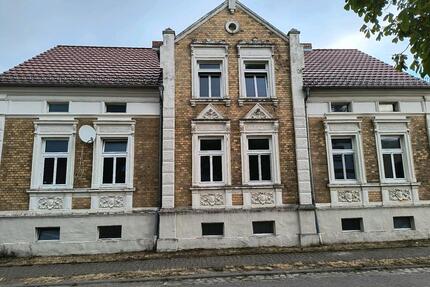 Haus mit 2 Wohnungen im EG mit zur Zeit 113,31 Qm,39249 Pömmelte. - Barby