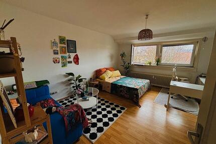 Helles, großzügiges Zimmer in 2er-WG mit Blick ins Grüne - Wiesbaden Klarenthal