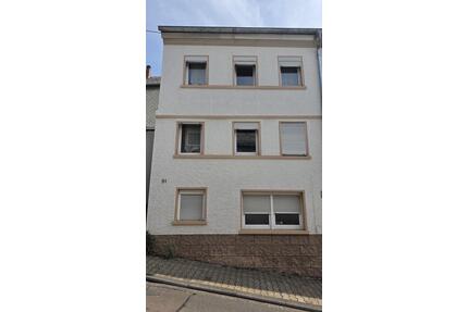 Als Investor oder Selbstnutzung: Solides EFH in Idar-Oberstein