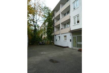 gepflegte, helle,moderne 2 ZW , neues Echtholzparkett, Bad mit Wanne und Fenster, Balkon - Nürnberg Nordostbahnhof