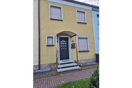 Reihenmittelhaus - 75.500,00&nbsp;EUR Kaufpreis, ca.&nbsp; 75,00&nbsp;m&sup2; in Calbe (Saale) (PLZ: 39240)