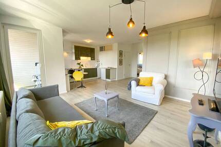 Zu Vermieten: Helle 2-Zimmer Dachgeschosswohnung mit Balkon in Charlottenburg - Berlin