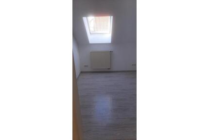DachgeschoßWohnung - 550,00&nbsp;EUR Kaltmiete, ca.&nbsp; 85,00&nbsp;m&sup2; in Leiblfing (PLZ: 94339)