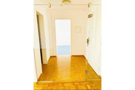 Privat! Lichtdurchflutete Zwei-Zimmer-Wohnung - Augsburg Lechhausen