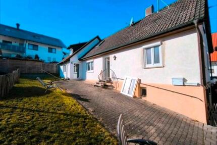 Haus 6 Zimmer - 1.100,00&nbsp;EUR Kaltmiete, ca.&nbsp; 145,00&nbsp;m&sup2; in Gutenzell-Hürbel (PLZ: 88484)
