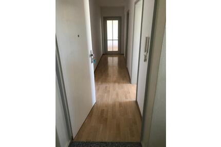 Mitterteich! Warmmiete Euro 635,00. NEU Renoviert! 3-Zi.-Wohnung mit Balkon zu vermieten!