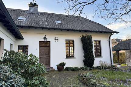 Haus zum Mieten in Neukirchen-Vluyn 1.300,00 € 126 m²