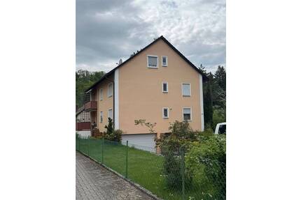 Weismain ** grossz. MFH in ruhiger Lage mit Doppelgarage und Garten