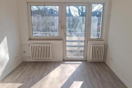 Lichtdurchflutete renovierte 3-Zimmer-Wohnung mit Balkon zu vermieten! - Duisburg Hamborn