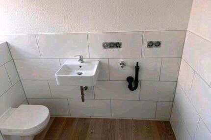Erstbezug108 qm 3-Zimmer-Dachwohnung neues BadGarten 3 FH - Borken (Hessen)
