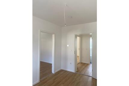 Ihr neues Zuhause - sanierte 2-Zimmer-Wohnung mit Wohnküche und Balkon - Oberursel (Taunus)