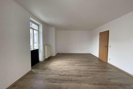 Große 1-Zim.-Wohnung inkl. Carport-Stellplatz und Balkon in Sonneberg!