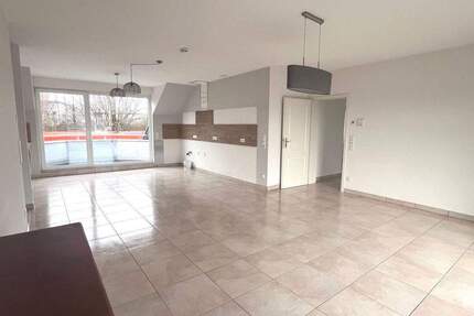 Großzügige 5-ZKB-Dachgeschosswohnung mit Garage – Goethestraße, Kleinblittersdorf