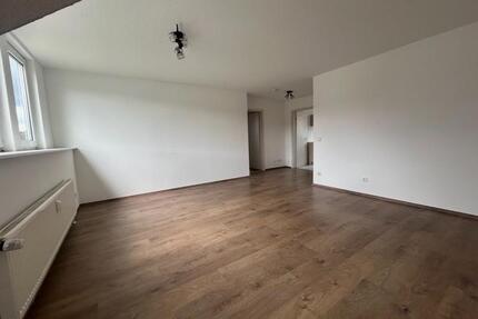 TOP-LAGE IN AUGUSTDORF 3-ZIMMER DACHGESCHOSSWOHNUNG MIT KELLER!