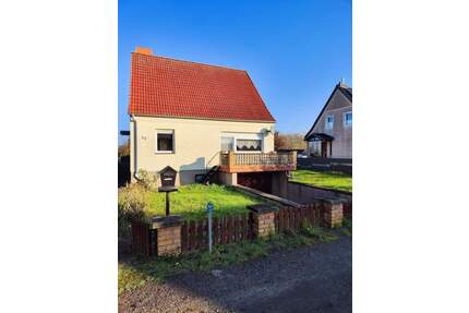 +++ IDYLLISCHES, SANIERUNGSBEDÜRFTIGES HÄUSCHEN MIT SCHÖNEM GARTENGRUNDSTÜCK – UNWEIT VOM STRELASUND +++ - Altefähr