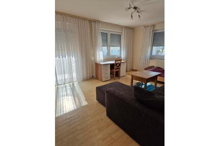 Grosses, helles Zimmer - 400,00&nbsp;EUR Kaltmiete, ca.&nbsp; 24,00&nbsp;m&sup2; in Aichach (PLZ: 86551)