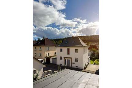 Modernes Dreifamilienhaus mit 3 Wohneinheiten, Garten & hochwertiger Ausstattung - Tuttlingen