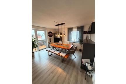 Lichtdurchflutete 3-Zimmer-Wohnung mit Balkon, Garten & Garage - Selb