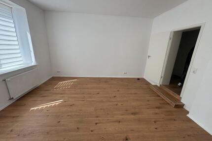 Moderne 3-Zimmer-Wohnung in 95028 Hof Kernsanierung mit EBK