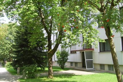 3,5-Zimmer-Hochpaterre-Wohnung mit Balkon und Einbauküche - Holzkirchen