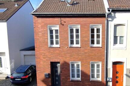 Zweifamilienhaus mit großem Grundstück in ruhiger Lage von Scherberg - Würselen