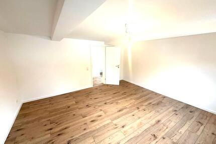 Teil-renovierte 2-Zimmer Maisonette Whg. - Ludwigshafen am Rhein Rheingönheim