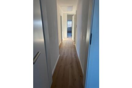 Moderne 4-Zimmer-Wohnung mit Einbauküche - Bergen