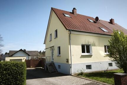 Zentral gelegenes Einfamilienhaus DHH mit Garage, Garten - Bexbach