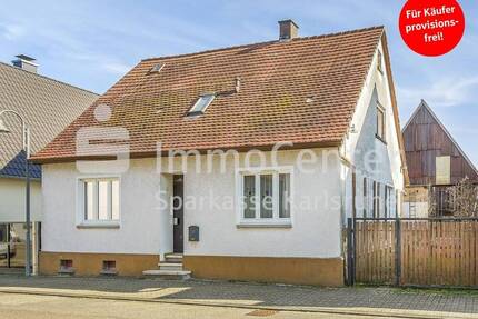 Neunanfang mit Potenzial: Wohnhaus mit Scheune, Terrasse & Sauna in Stutensee-Spöck - Stutensee / Spöck