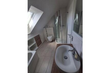 Gemütliche 2-Zimmer-Dachgeschosswohnung mit Sauna und Einbauküche in ruhiger Wohnlage - Frankenberg (Eder)