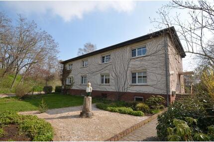 4-Familienhaus mit Kellergeschoss und großem Garten, Top Lage - Staßfurt