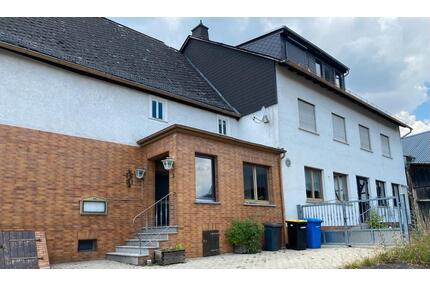 Wohn- und Geschäftshaus mit großer Scheune, Hof und Garagen - Lorch