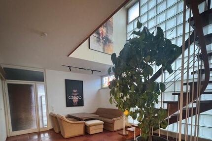 Möbliertes Zimmer (24 m²) mit Terrasse und Garten in Leipheim
