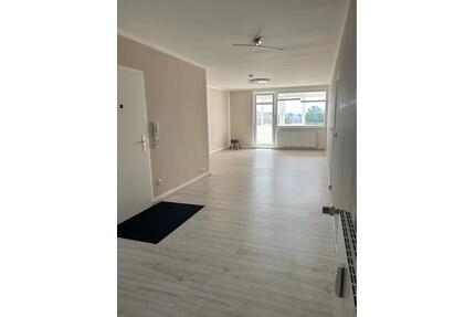 Helle u warme 3-Zim. Wohnung mit Fahrstuhl und verglastem Balkon - Wolfsburg Detmerode