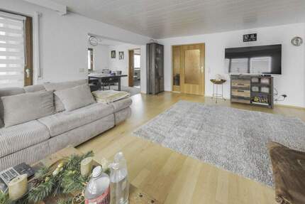 Willkommen zuhause: Gepflegtes Einfamilienhaus samt Garten, Garage und Hobbyraum - Grafenberg