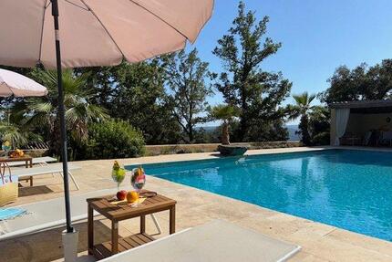 Ferienhaus für 4 Personen mit Pool bei St. Tropez - Krefeld Cracau