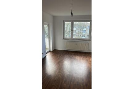 Helle 3-Zimmer-Wohnung mit Balkon in Laatzen