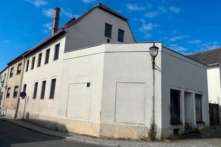 Charmantes Mehrfamilienhaus mit Potenzial – 3 Wohnungen - Strehla