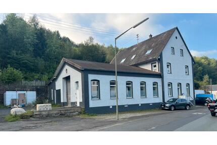Halle zu vermieten - 950,00&nbsp;EUR Kaltmiete, ca.&nbsp; 130,00&nbsp;m&sup2; in Siegen (PLZ: 57080) Eiserfeld