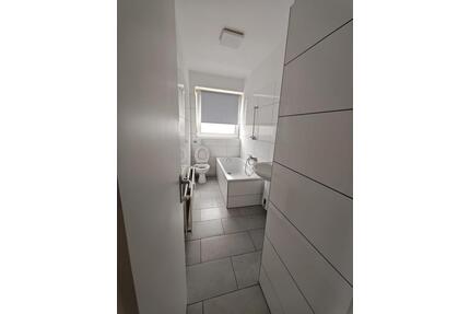 Sanierte 3,5-Zimmer-Wohnung in fußläufiger Uni-Nähe (150 m) – Balkon & Tageslichtbad - Essen Stadtbezirk VI