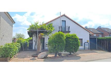 Freistehendes Ein-Zweifamilienhaus mit großem Garten - Bocholt