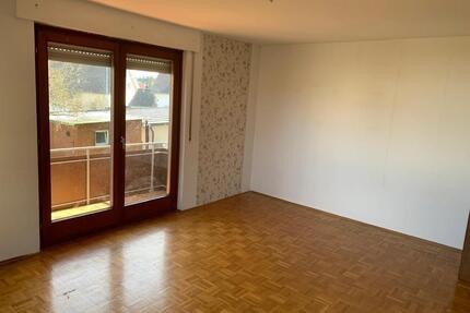 Doppelhaushälfte mit drei Wohnungen und Garage - Villingen-Schwenningen