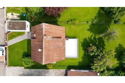 Gepflegtes Einfamilienhaus mit großzügigem Garten - inklusive Baugrundstück in Zell u. Aichelberg! - Zell unter Aichelberg