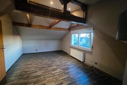 Attraktive Dachgeschosswohnung in Friedberg (Hessen) ab sofort