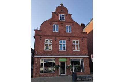 Modernisierte Wohnung im Denkmal in bester Innenstadtlage - Husum